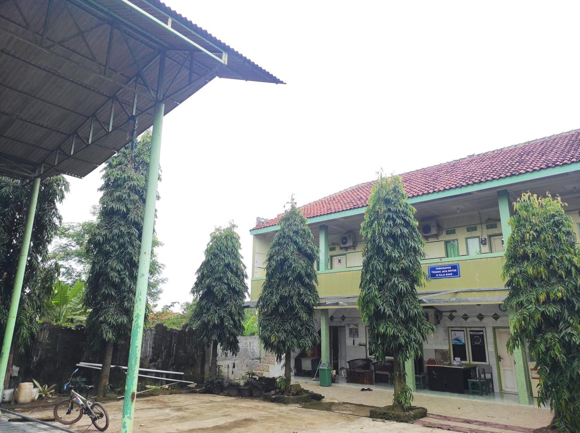 Oyo 90333 Wisma Tenang Jaya Syariah Majalengka Dış mekan fotoğraf