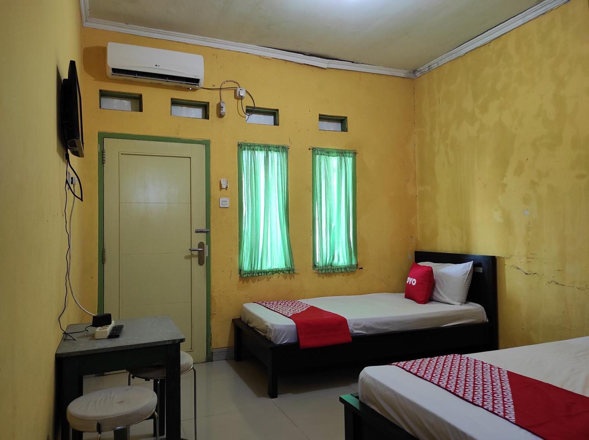 Oyo 90333 Wisma Tenang Jaya Syariah Majalengka Dış mekan fotoğraf