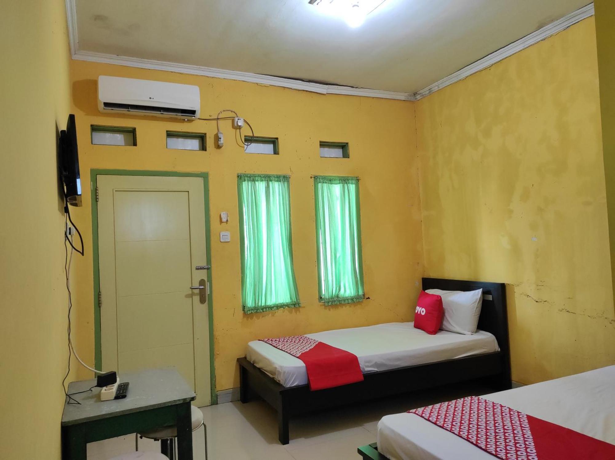 Oyo 90333 Wisma Tenang Jaya Syariah Majalengka Dış mekan fotoğraf