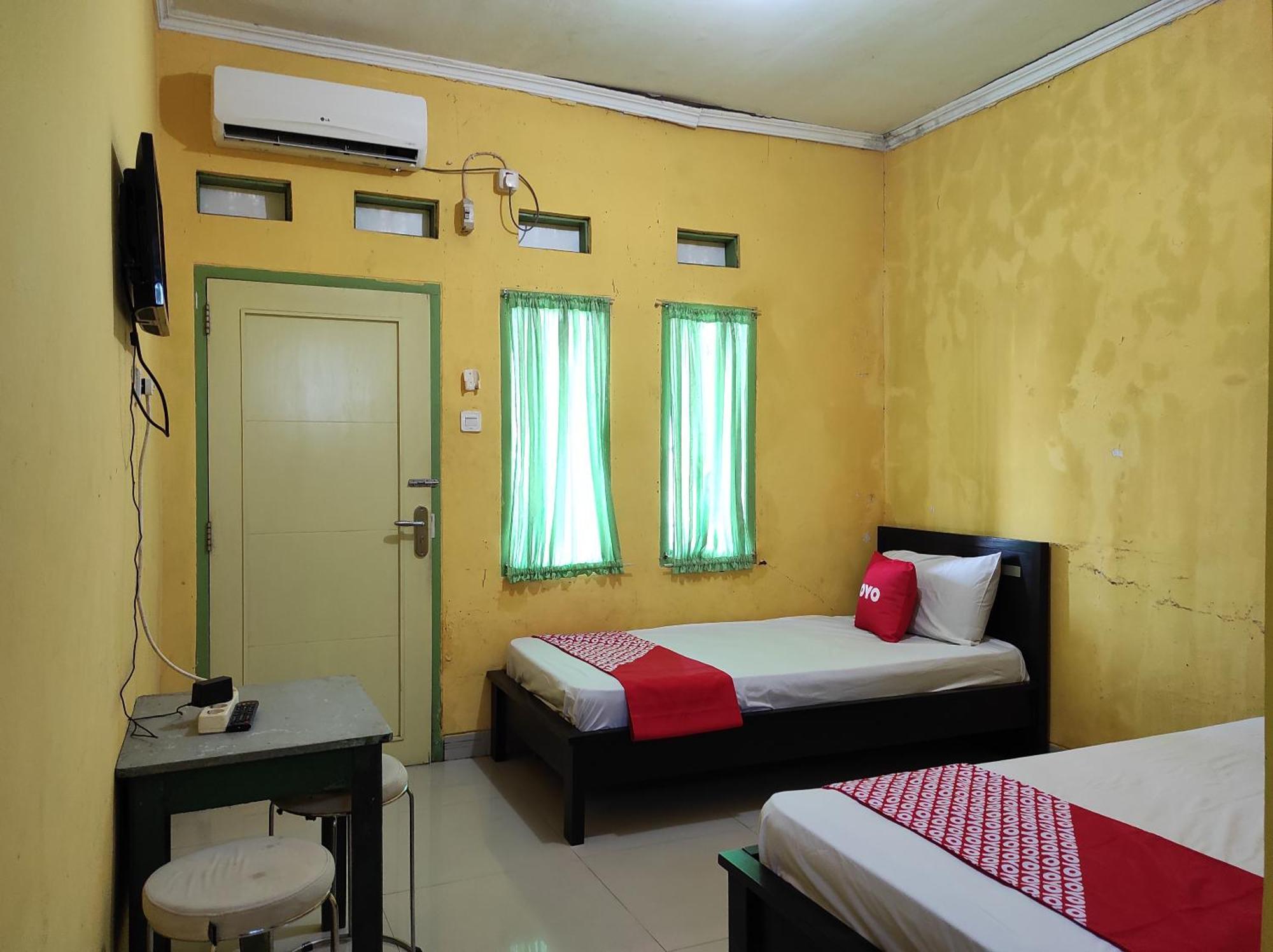 Oyo 90333 Wisma Tenang Jaya Syariah Majalengka Dış mekan fotoğraf