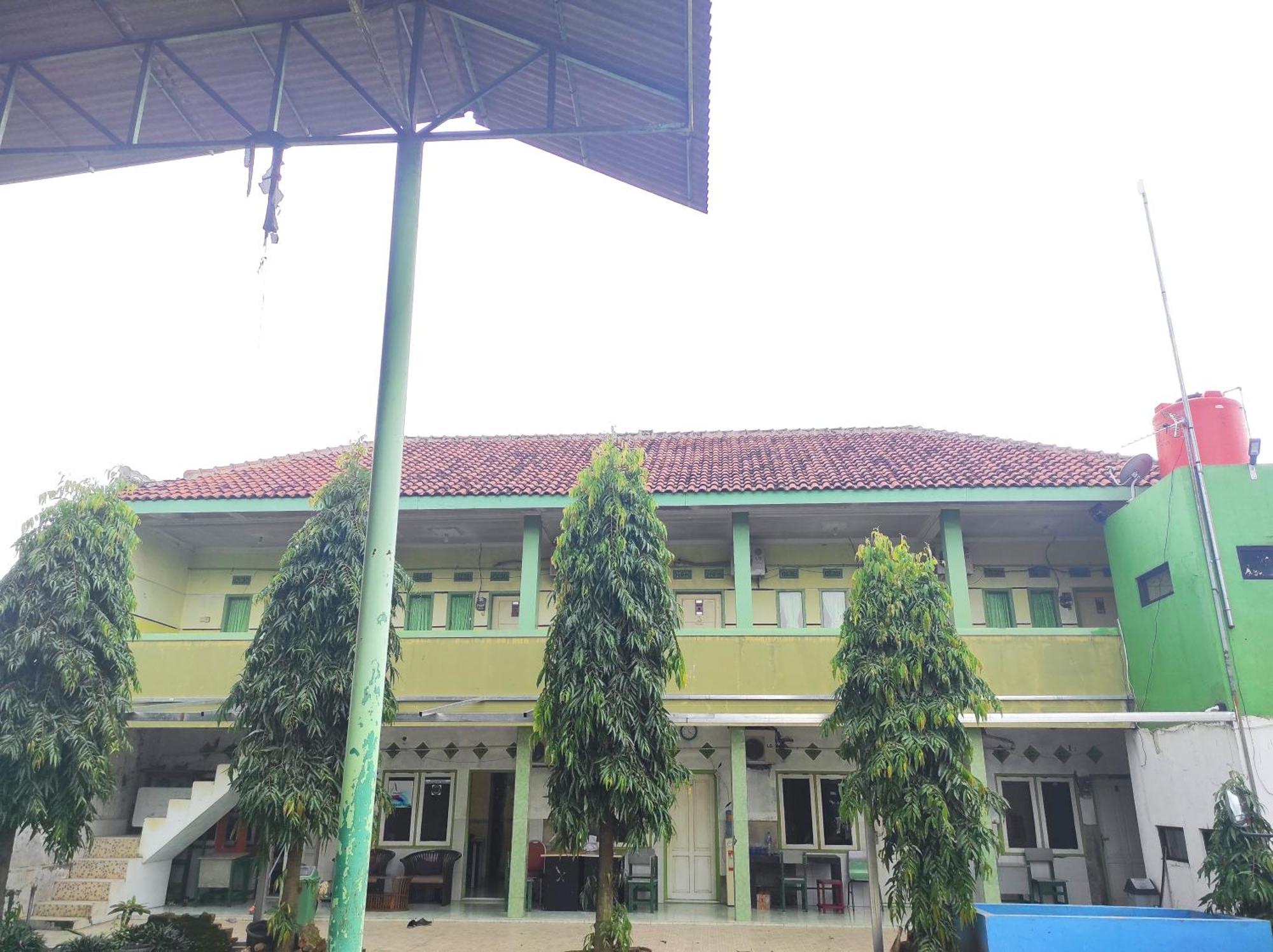 Oyo 90333 Wisma Tenang Jaya Syariah Majalengka Dış mekan fotoğraf